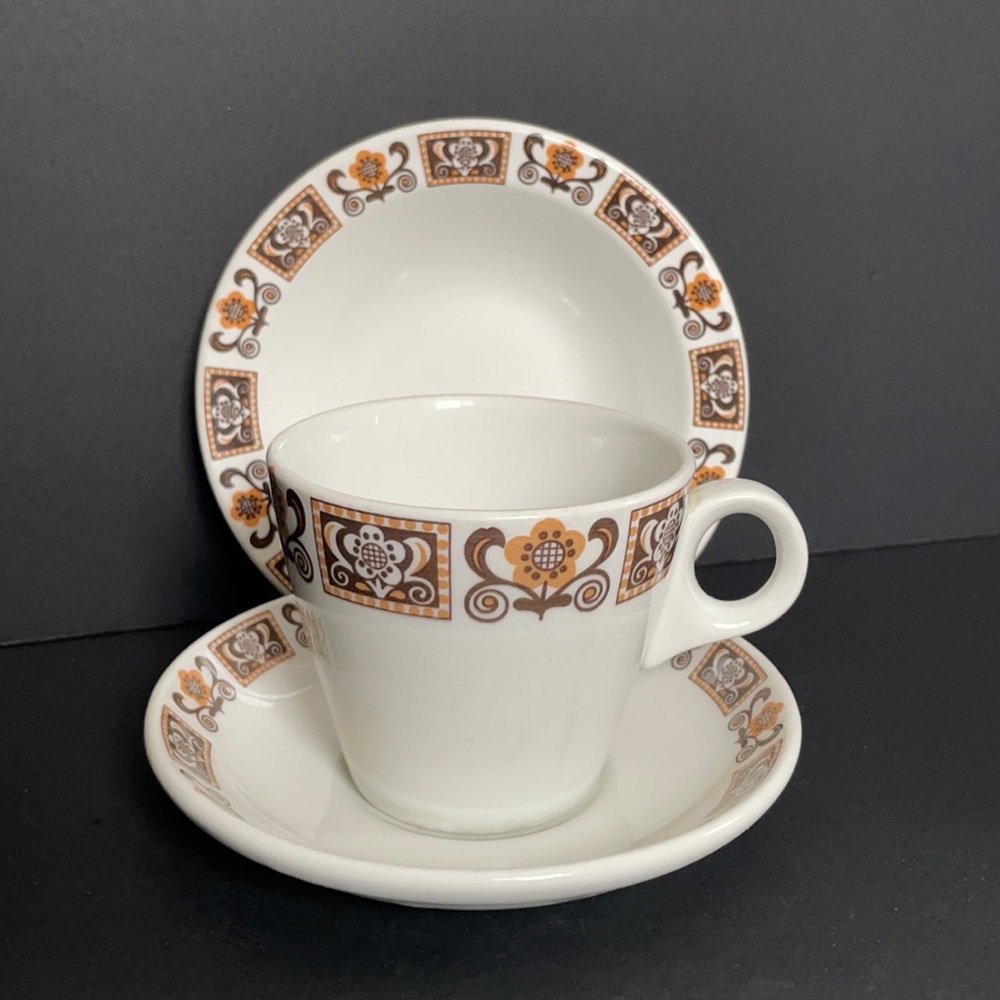 Vintage Grindley Staffordshire England Tavern Teacup & Saucer & Berry Bowl 3 Pc